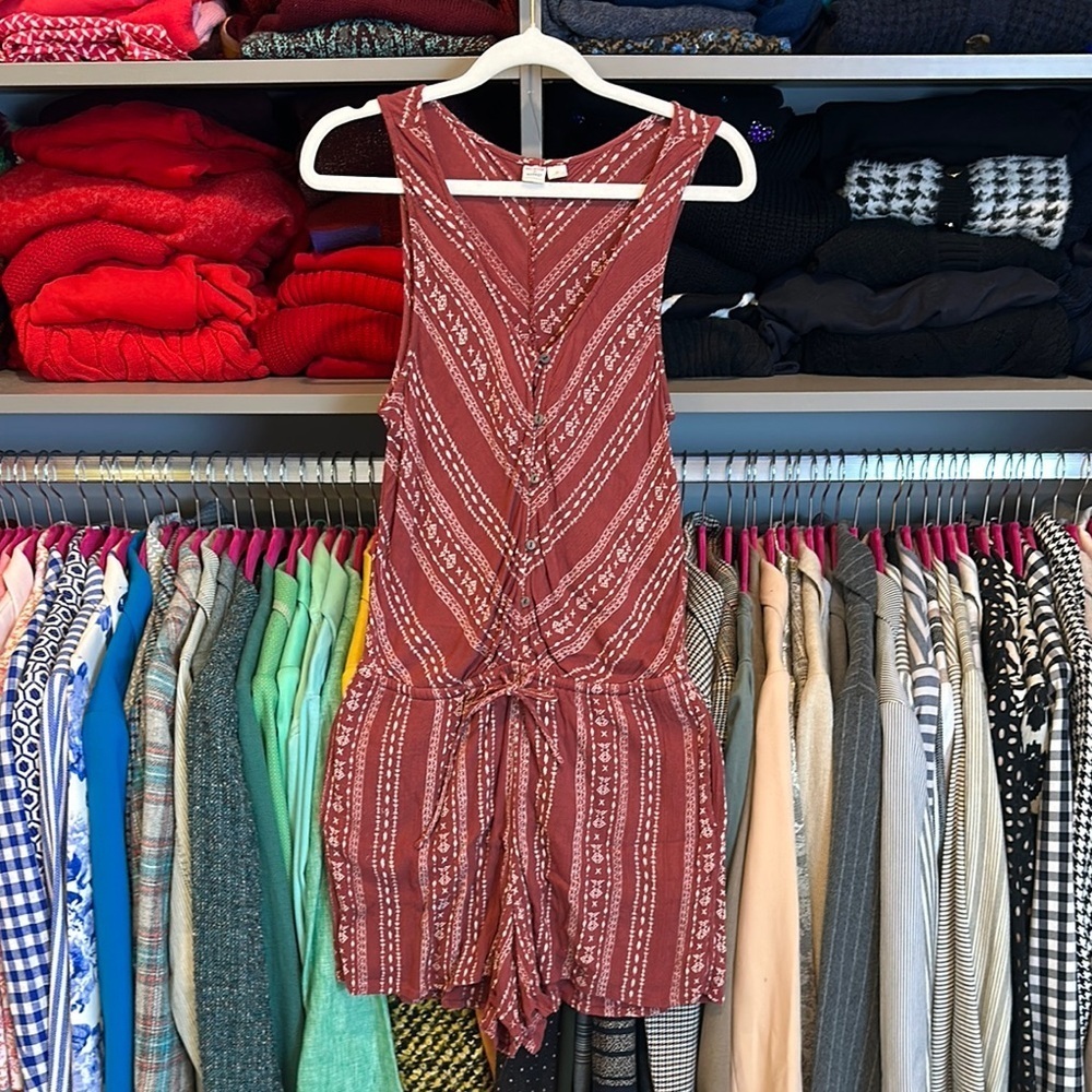 Melrose and Market mauve/ivory print cinch waist sleeveless romper size S